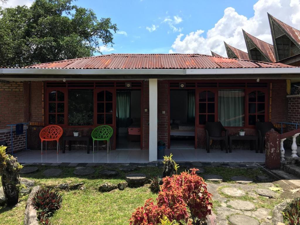 Hisar Guest House Tuk Tuk Exterior foto