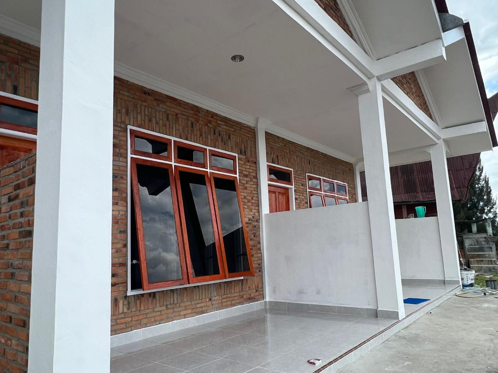 Hisar Guest House Tuk Tuk Exterior foto